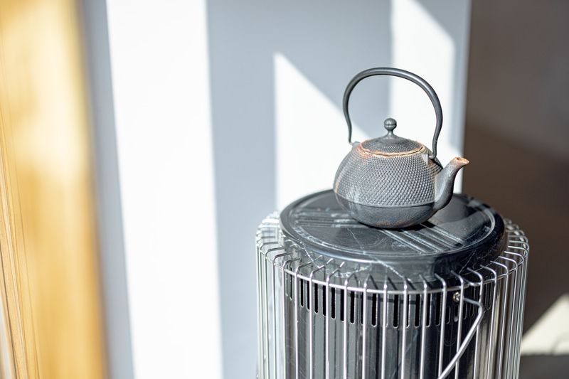 石油ストーブと薬缶の画像